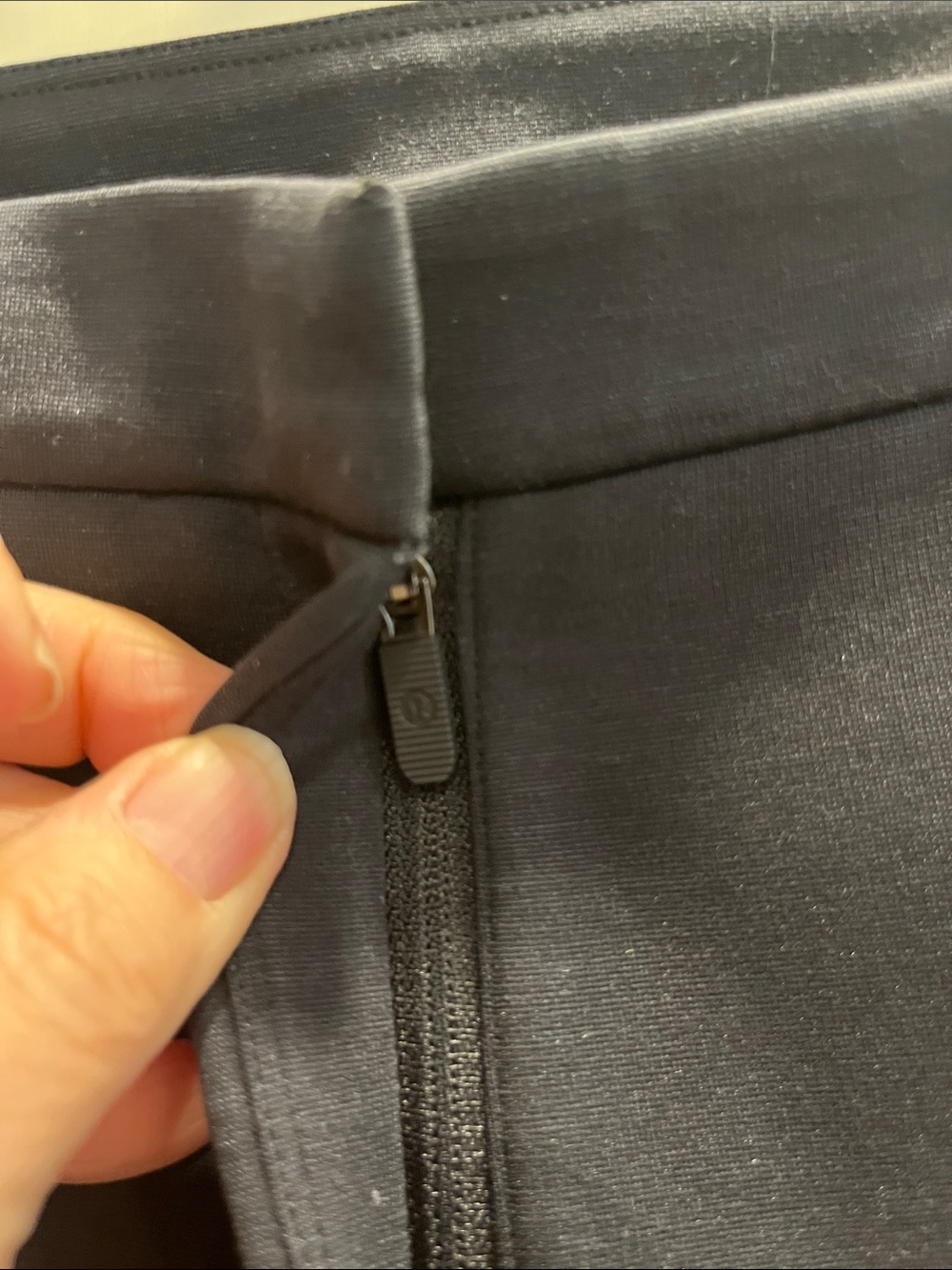 Lululemon On The Move Straight Leg Trouser style Pants in Black - Picture 8 of 15